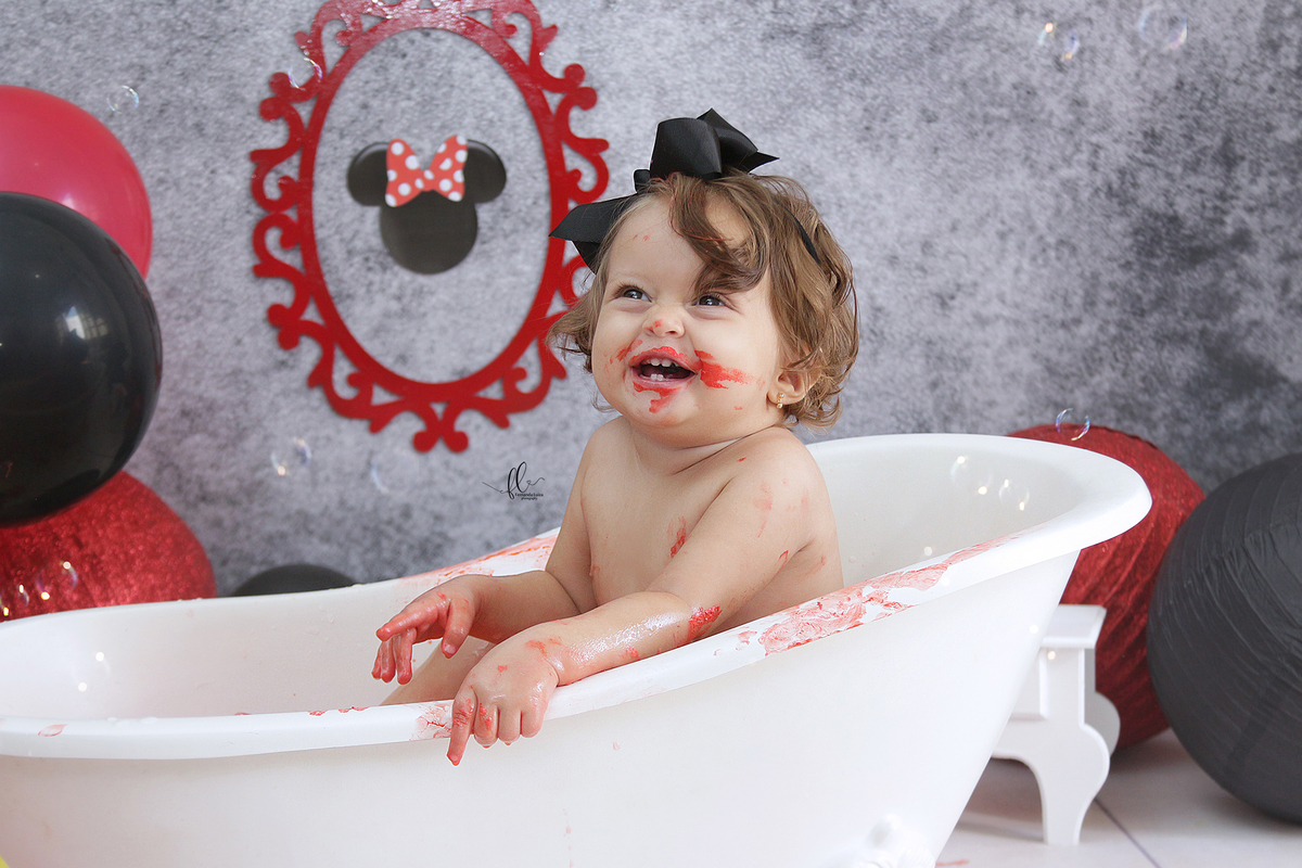 smash, smash the cake, ideias minnie vermelha, sessão do bolinho, cake smash, smash the cake tema minnie, smash the cake cenário da minnie, minnie, disney, bolo da minnie vermelha,smash the cake para menina,sessão de um ano no tema minnie, mickey,