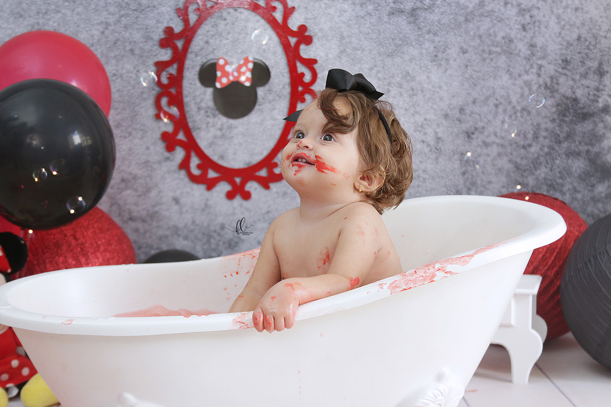 smash, smash the cake, ideias minnie vermelha, sessão do bolinho, cake smash, smash the cake tema minnie, smash the cake cenário da minnie, minnie, disney, bolo da minnie vermelha,smash the cake para menina,sessão de um ano no tema minnie, mickey,