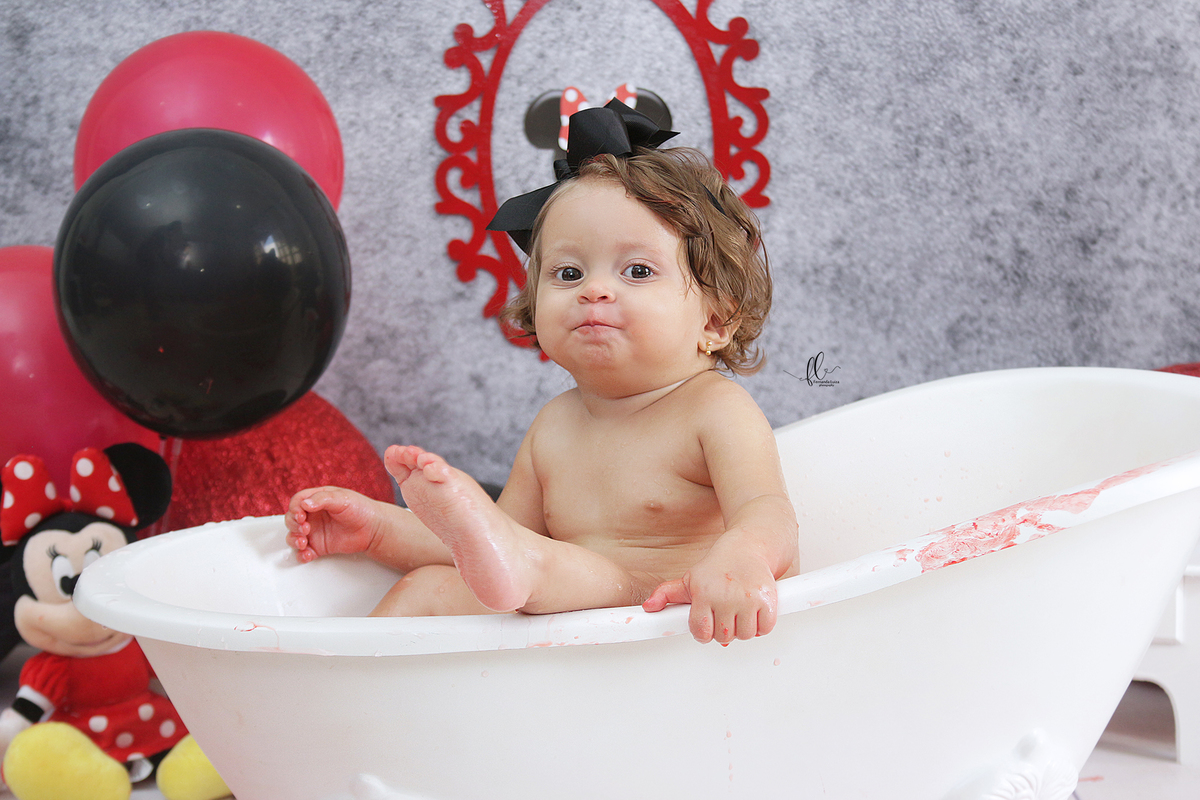 smash, smash the cake, ideias minnie vermelha, sessão do bolinho, cake smash, smash the cake tema minnie, smash the cake cenário da minnie, minnie, disney, bolo da minnie vermelha,smash the cake para menina,sessão de um ano no tema minnie, mickey,