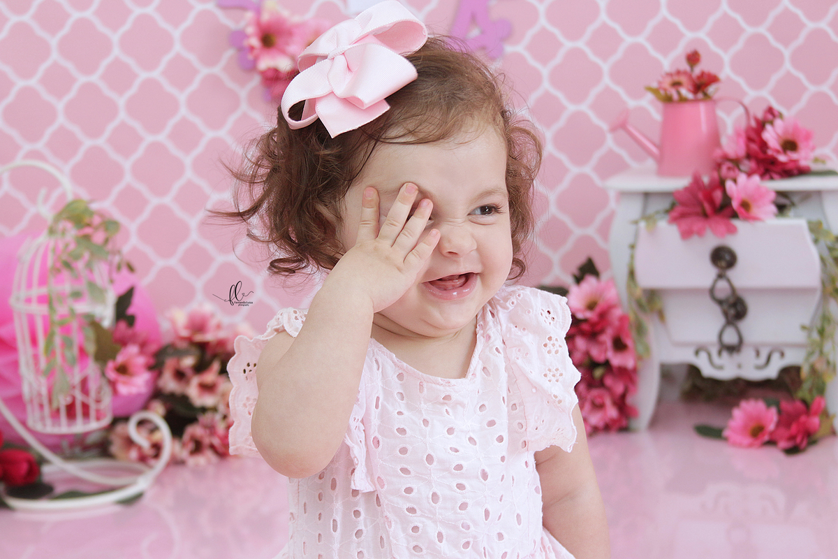 smash the cake rosa, ideias jardim encantado, sessão do bolinho, cake smash, smash the cake tema jardim encantado, smash the cake cenário jardim, jardim encantado,bolo jardim encantado,smash the cake para menina,smash the cake flores, flores,,borboleta