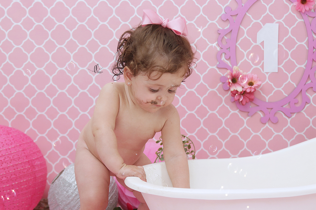 smash the cake rosa, ideias jardim encantado, sessão do bolinho, cake smash, smash the cake tema jardim encantado, smash the cake cenário jardim, jardim encantado,bolo jardim encantado,smash the cake para menina,smash the cake flores, flores,,borboleta