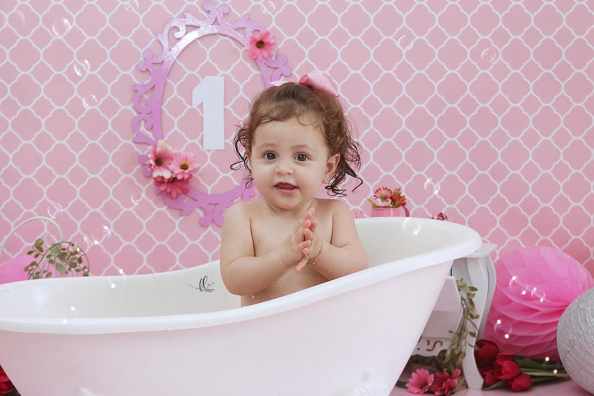 smash the cake rosa, ideias jardim encantado, sessão do bolinho, cake smash, smash the cake tema jardim encantado, smash the cake cenário jardim, jardim encantado,bolo jardim encantado,smash the cake para menina,smash the cake flores, flores,,borboleta