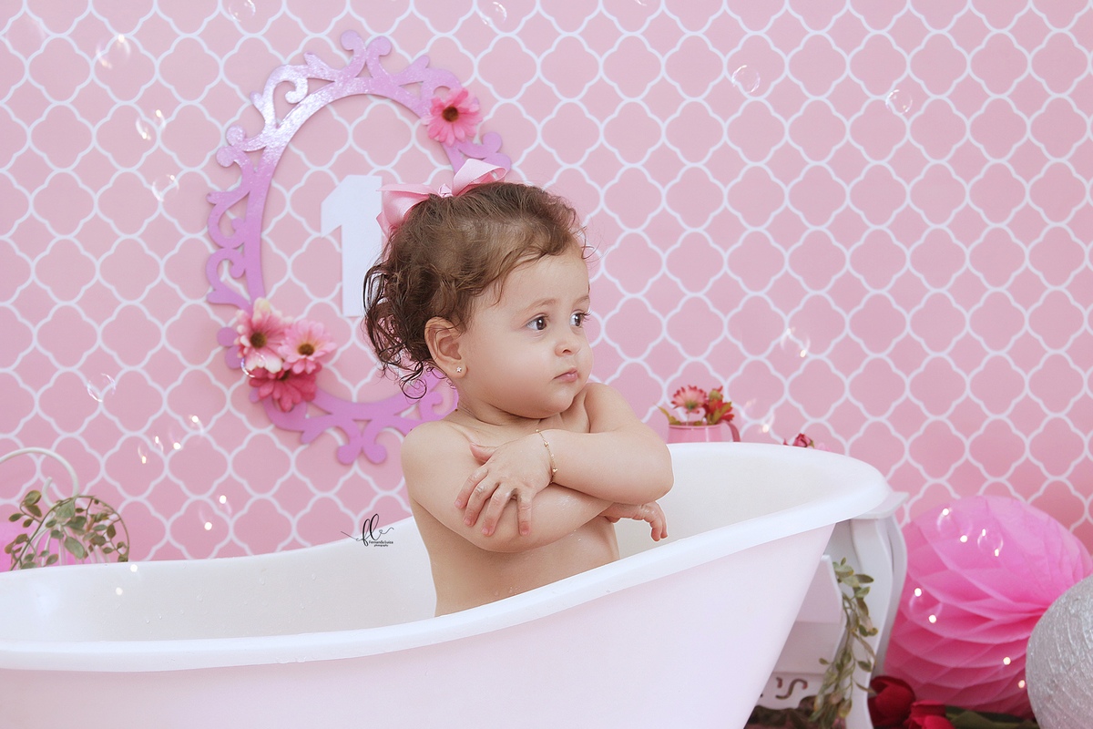 smash the cake rosa, ideias jardim encantado, sessão do bolinho, cake smash, smash the cake tema jardim encantado, smash the cake cenário jardim, jardim encantado,bolo jardim encantado,smash the cake para menina,smash the cake flores, flores,,borboleta