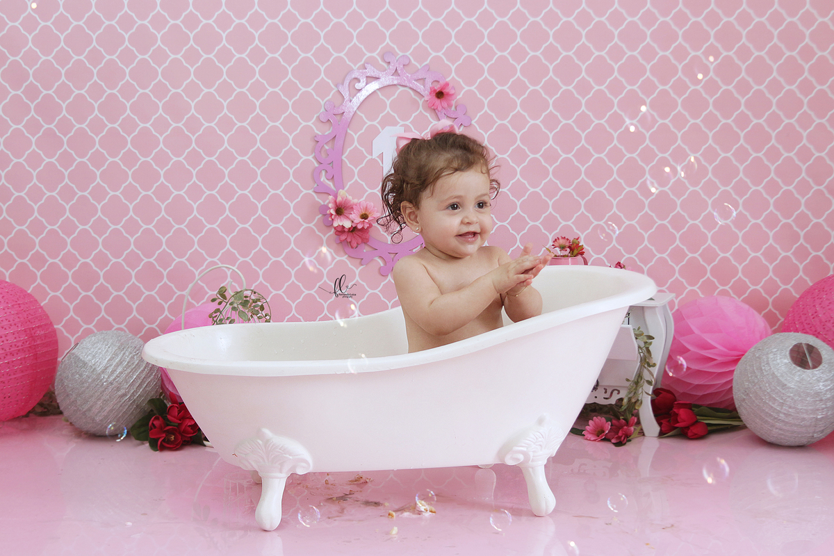 smash the cake rosa, ideias jardim encantado, sessão do bolinho, cake smash, smash the cake tema jardim encantado, smash the cake cenário jardim, jardim encantado,bolo jardim encantado,smash the cake para menina,smash the cake flores, flores,,borboleta