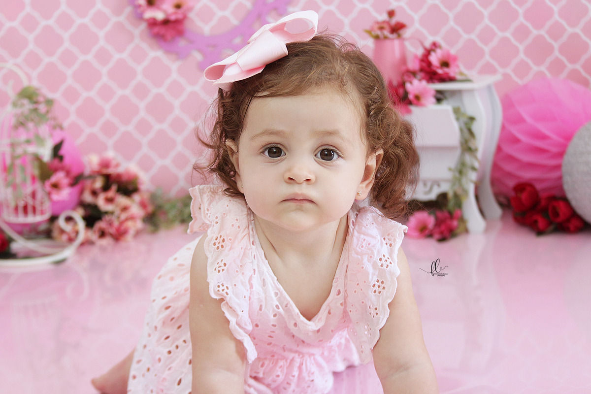 smash the cake rosa, ideias jardim encantado, sessão do bolinho, cake smash, smash the cake tema jardim encantado, smash the cake cenário jardim, jardim encantado,bolo jardim encantado,smash the cake para menina,smash the cake flores, flores,,borboleta