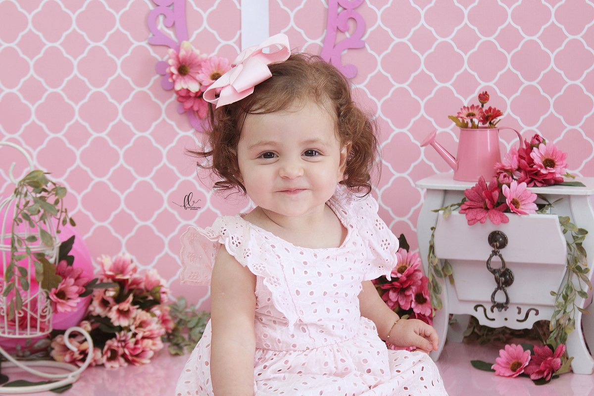 smash the cake rosa, ideias jardim encantado, sessão do bolinho, cake smash, smash the cake tema jardim encantado, smash the cake cenário jardim, jardim encantado,bolo jardim encantado,smash the cake para menina,smash the cake flores, flores,,borboleta