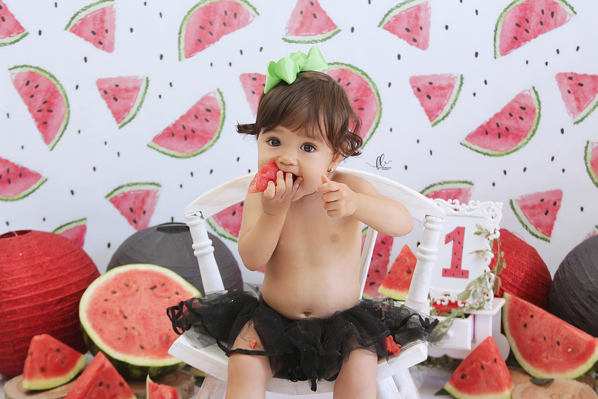 smash the fruit,ideias de sessão com melancia,cake smash,smash the fruit tema melancia,smash the fruit cenário de melancia, melancia, sessão melancia, bolo da magali,smash the fruit para menina,sessão de um ano no tema turma da mônica , magali, melancia