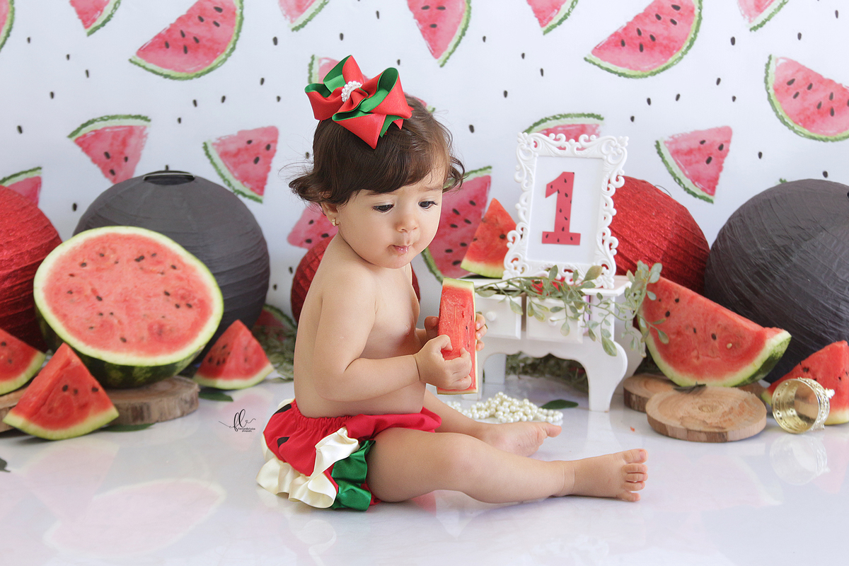 smash the fruit,ideias de sessão com melancia,cake smash,smash the fruit tema melancia,smash the fruit cenário de melancia, melancia, sessão melancia, bolo da magali,smash the fruit para menina,sessão de um ano no tema turma da mônica , magali, melancia