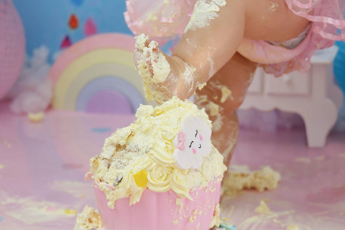 smash chuva de amor,smash the cake,sessão smash the cake,sessão do bolinho, cake smash,smash the cake tema chuva de amor,smash the cake cenário chuva de amor,chuva de amor,chuva de benção,smash the cake para menina,sessão de um ano no tema chuva de amor