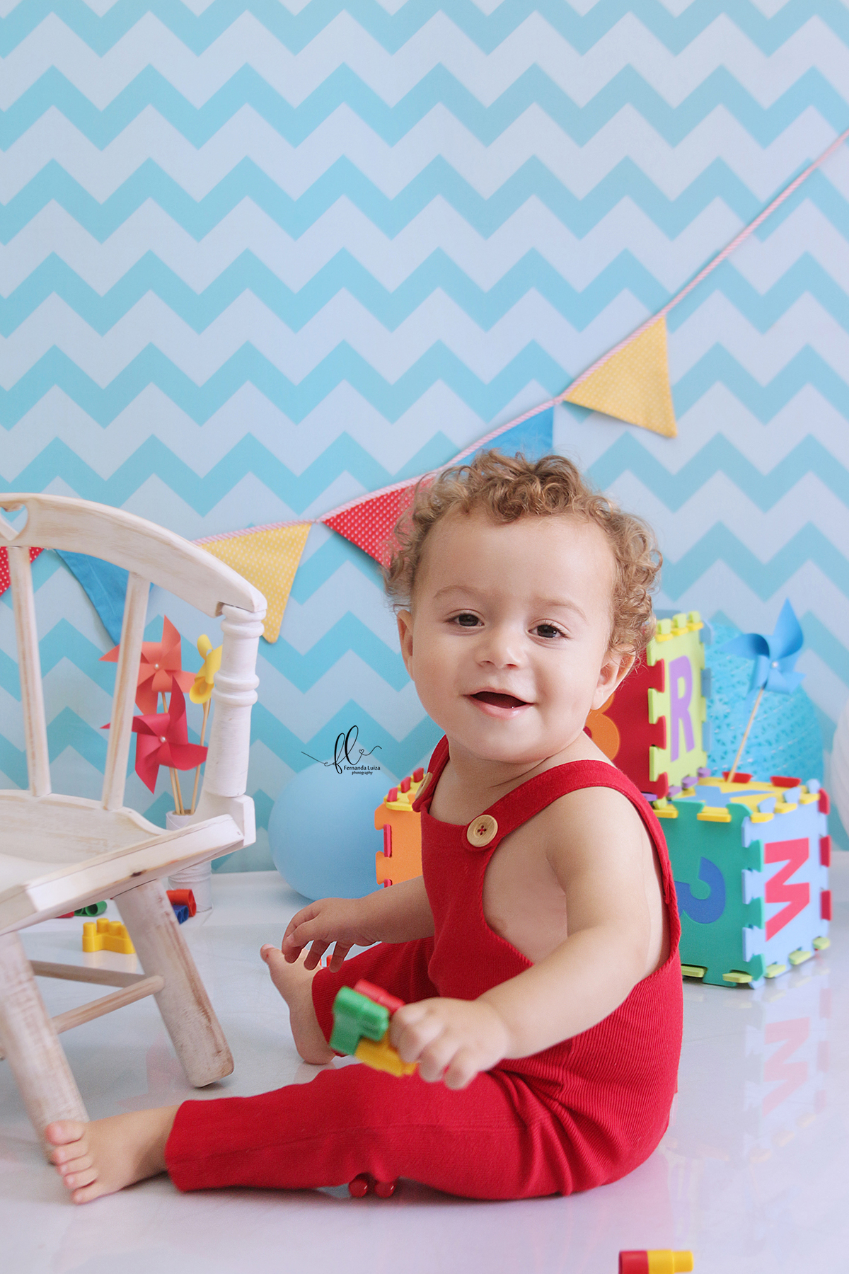 smash tema brinquedos,smash the cake,sessão smash the cake, cake smash,smash the cake brinquedos,smash the cake cenário brinquedos antigos,brinquedos,tema brinquedos,smash the cake para menino,sessão de um ano no tema brinquedos, brincadeira