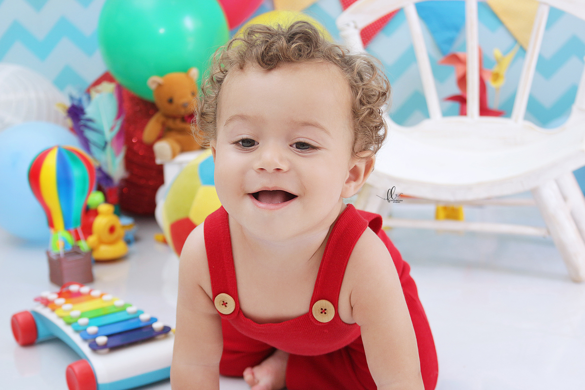 smash tema brinquedos,smash the cake,sessão smash the cake, cake smash,smash the cake brinquedos,smash the cake cenário brinquedos antigos,brinquedos,tema brinquedos,smash the cake para menino,sessão de um ano no tema brinquedos, brincadeira