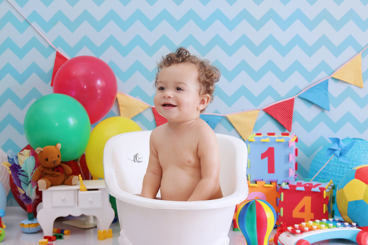 smash tema brinquedos,smash the cake,sessão smash the cake, cake smash,smash the cake brinquedos,smash the cake cenário brinquedos antigos,brinquedos,tema brinquedos,smash the cake para menino,sessão de um ano no tema brinquedos, brincadeira