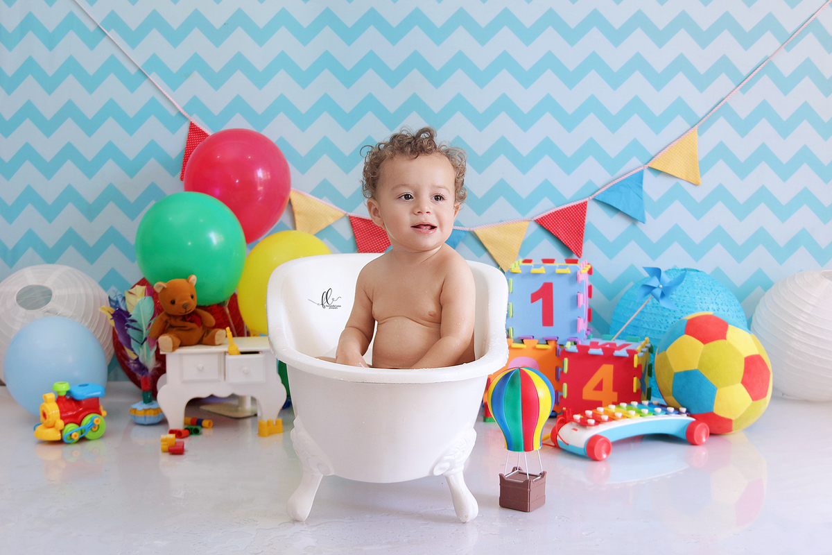 smash tema brinquedos,smash the cake,sessão smash the cake, cake smash,smash the cake brinquedos,smash the cake cenário brinquedos antigos,brinquedos,tema brinquedos,smash the cake para menino,sessão de um ano no tema brinquedos, brincadeira