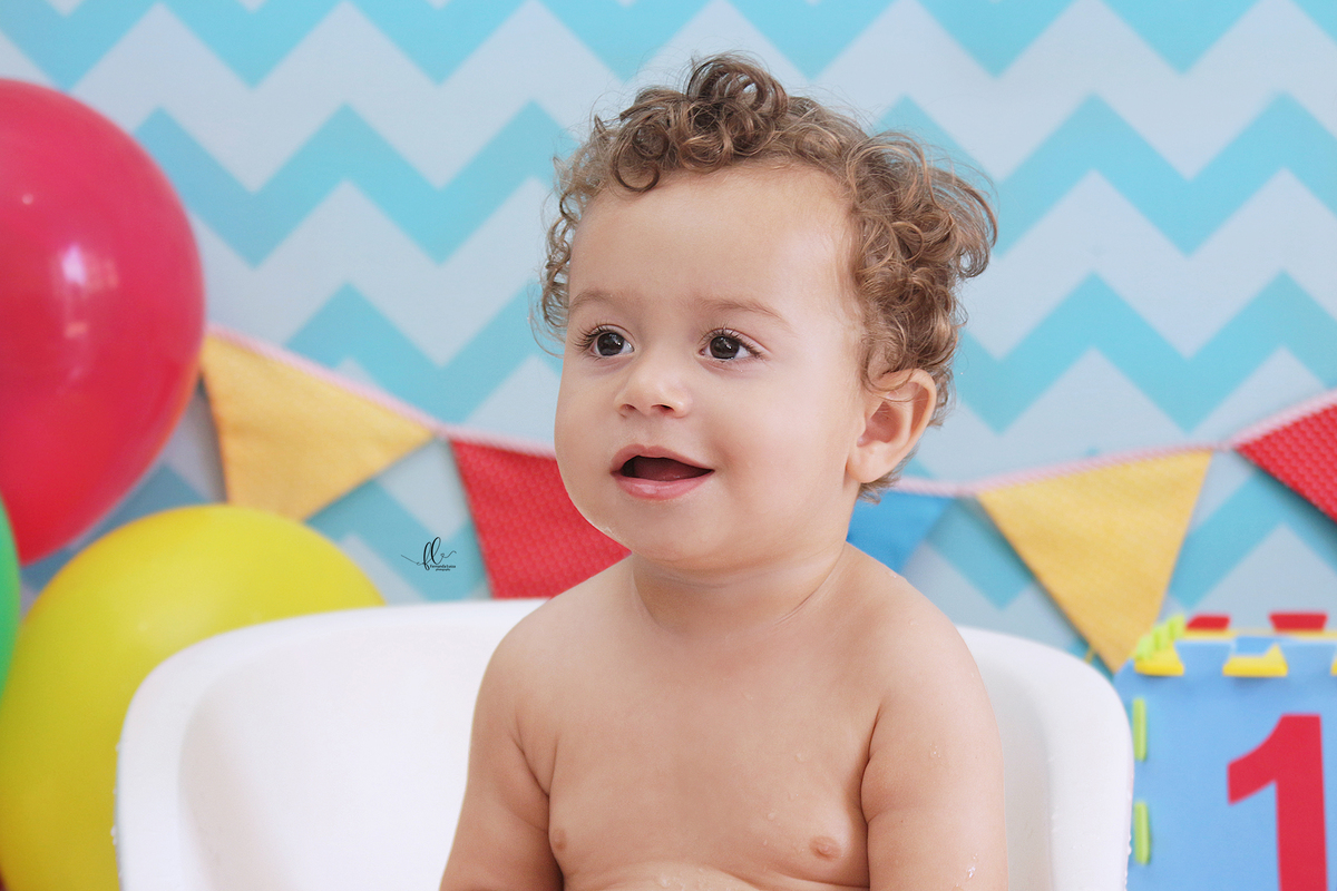 smash tema brinquedos,smash the cake,sessão smash the cake, cake smash,smash the cake brinquedos,smash the cake cenário brinquedos antigos,brinquedos,tema brinquedos,smash the cake para menino,sessão de um ano no tema brinquedos, brincadeira