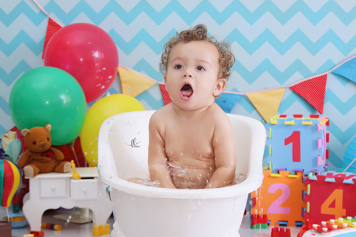 smash tema brinquedos,smash the cake,sessão smash the cake, cake smash,smash the cake brinquedos,smash the cake cenário brinquedos antigos,brinquedos,tema brinquedos,smash the cake para menino,sessão de um ano no tema brinquedos, brincadeira