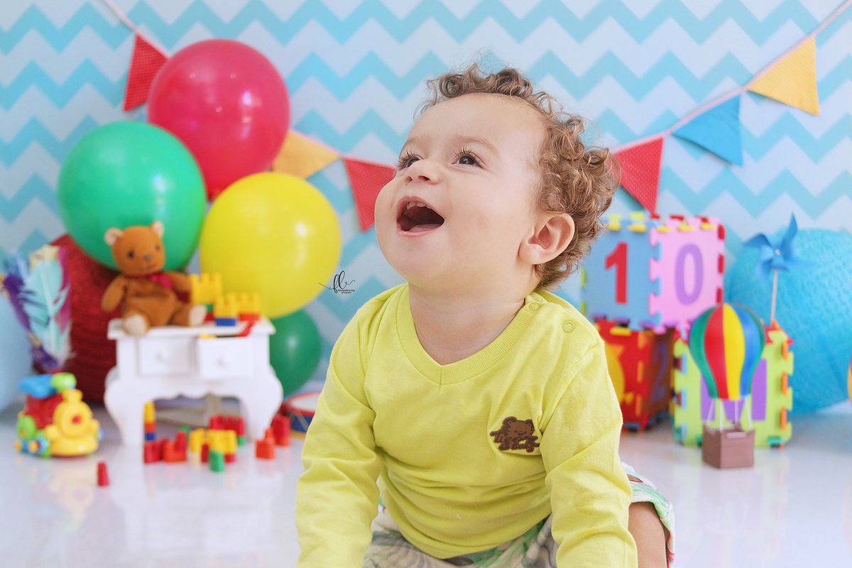 smash tema brinquedos,smash the cake,sessão smash the cake, cake smash,smash the cake brinquedos,smash the cake cenário brinquedos antigos,brinquedos,tema brinquedos,smash the cake para menino,sessão de um ano no tema brinquedos, brincadeira