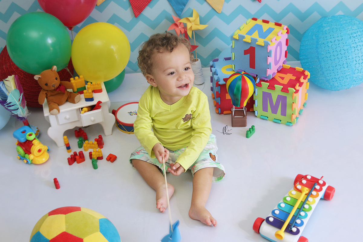 smash tema brinquedos,smash the cake,sessão smash the cake, cake smash,smash the cake brinquedos,smash the cake cenário brinquedos antigos,brinquedos,tema brinquedos,smash the cake para menino,sessão de um ano no tema brinquedos, brincadeira