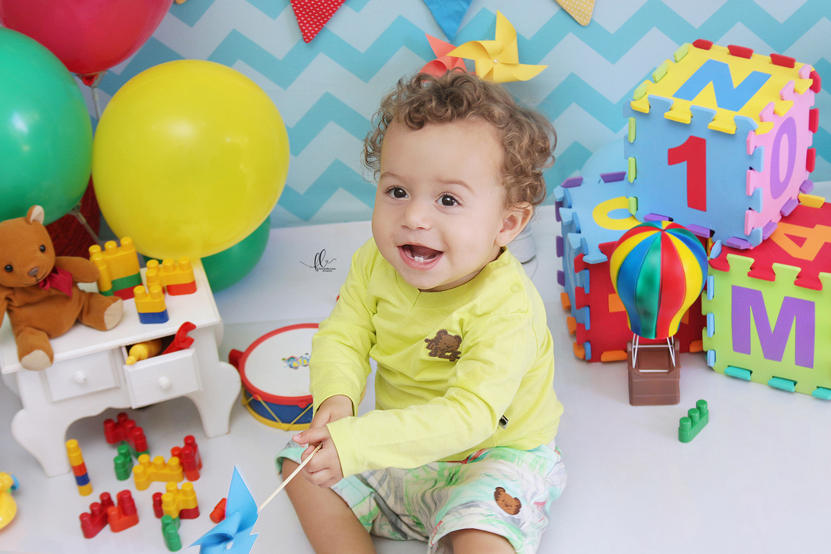 smash tema brinquedos,smash the cake,sessão smash the cake, cake smash,smash the cake brinquedos,smash the cake cenário brinquedos antigos,brinquedos,tema brinquedos,smash the cake para menino,sessão de um ano no tema brinquedos, brincadeira