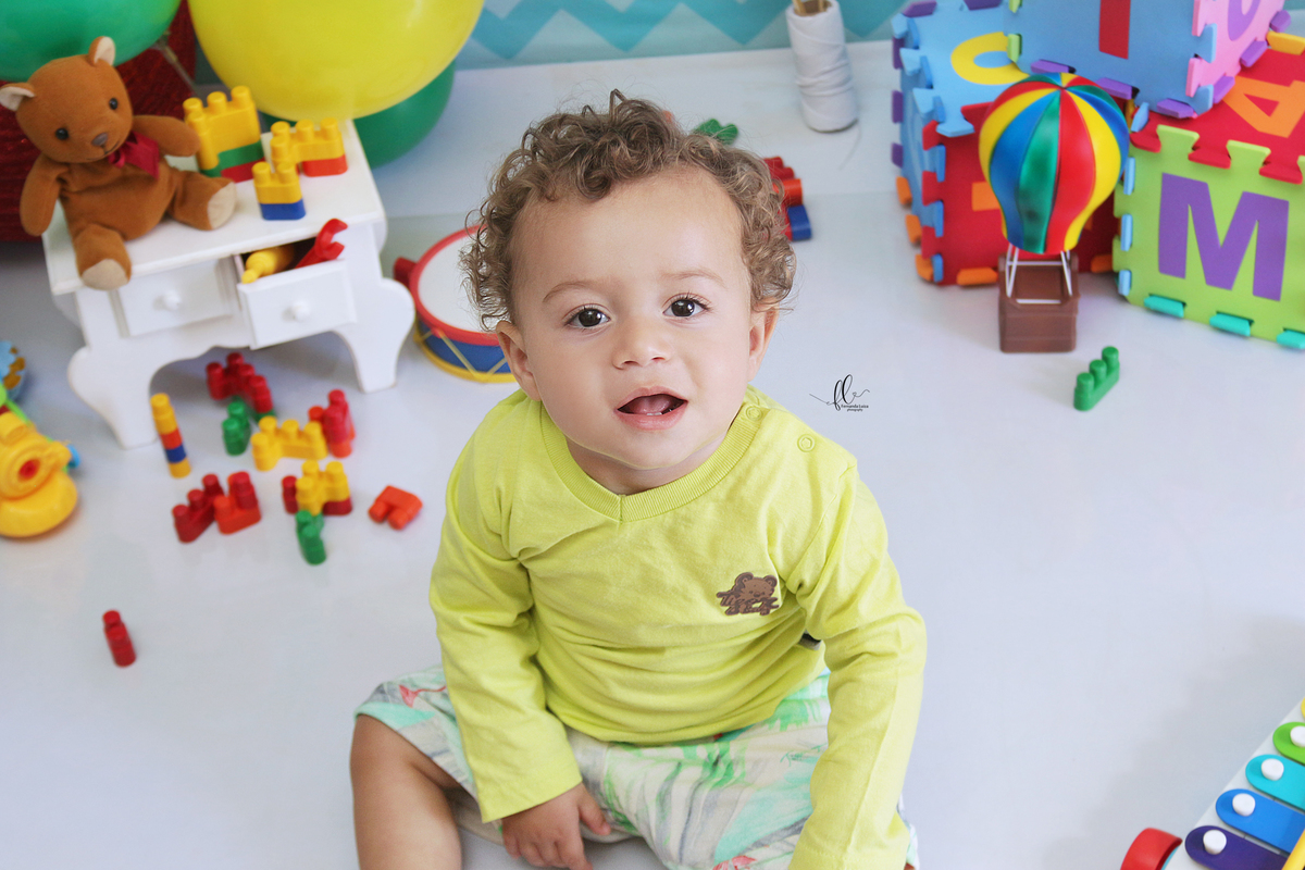 smash tema brinquedos,smash the cake,sessão smash the cake, cake smash,smash the cake brinquedos,smash the cake cenário brinquedos antigos,brinquedos,tema brinquedos,smash the cake para menino,sessão de um ano no tema brinquedos, brincadeira