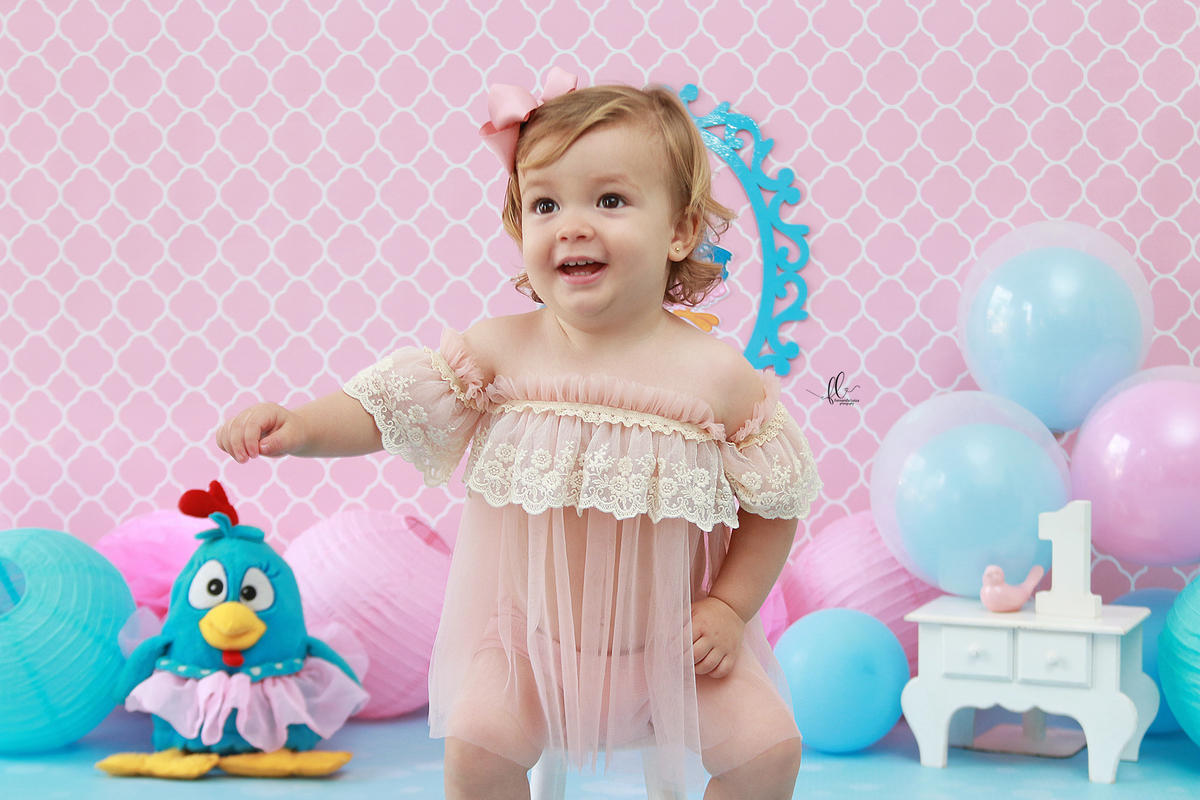 smash galinha pintadinha rosa,smash the cake,sessão smash the cake, cake smash,smash the cake galinha pintadinha rosa,smash the cake cenário galinha pintadinha rosa,galinha rosa,smash the cake para menina,sessão de um ano no tema galinha pintadinha