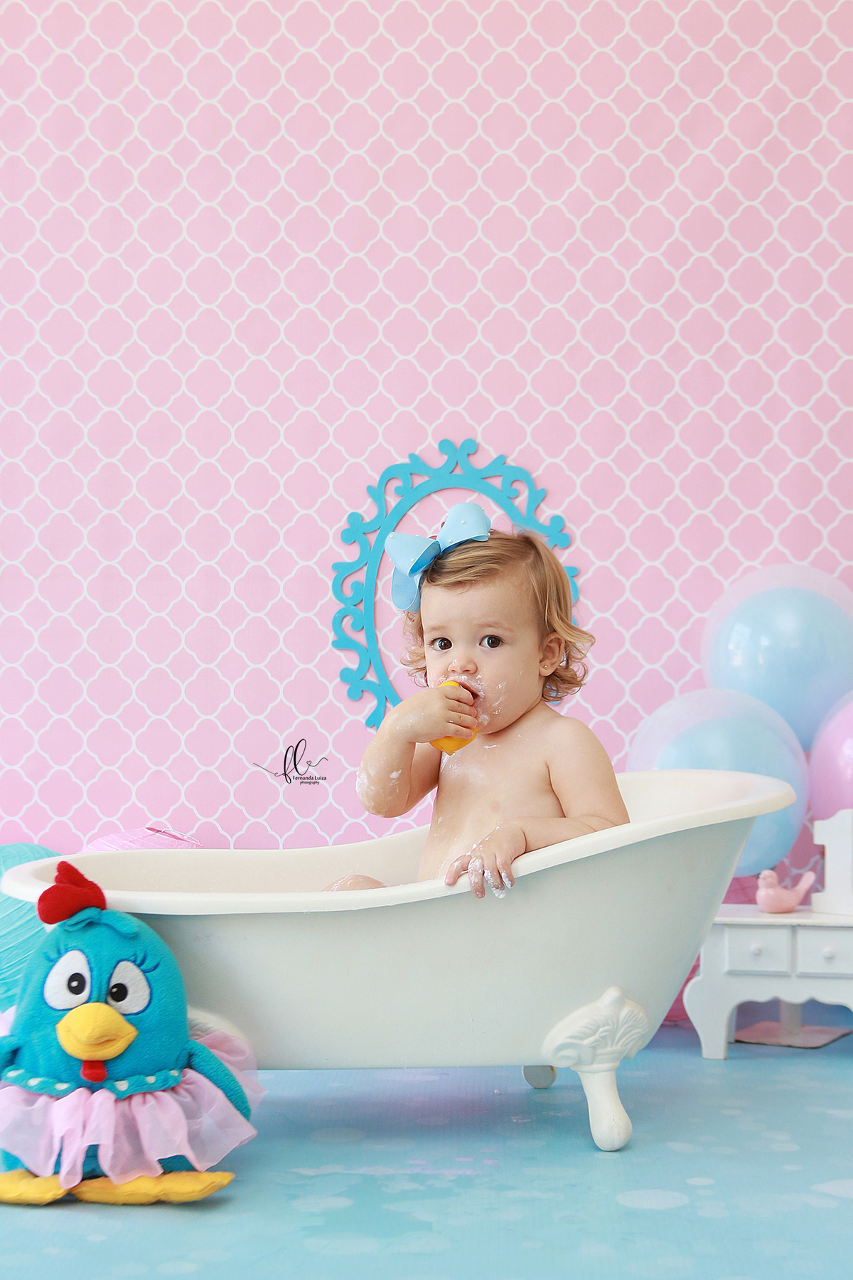 smash galinha pintadinha rosa,smash the cake,sessão smash the cake, cake smash,smash the cake galinha pintadinha rosa,smash the cake cenário galinha pintadinha rosa,galinha rosa,smash the cake para menina,sessão de um ano no tema galinha pintadinha