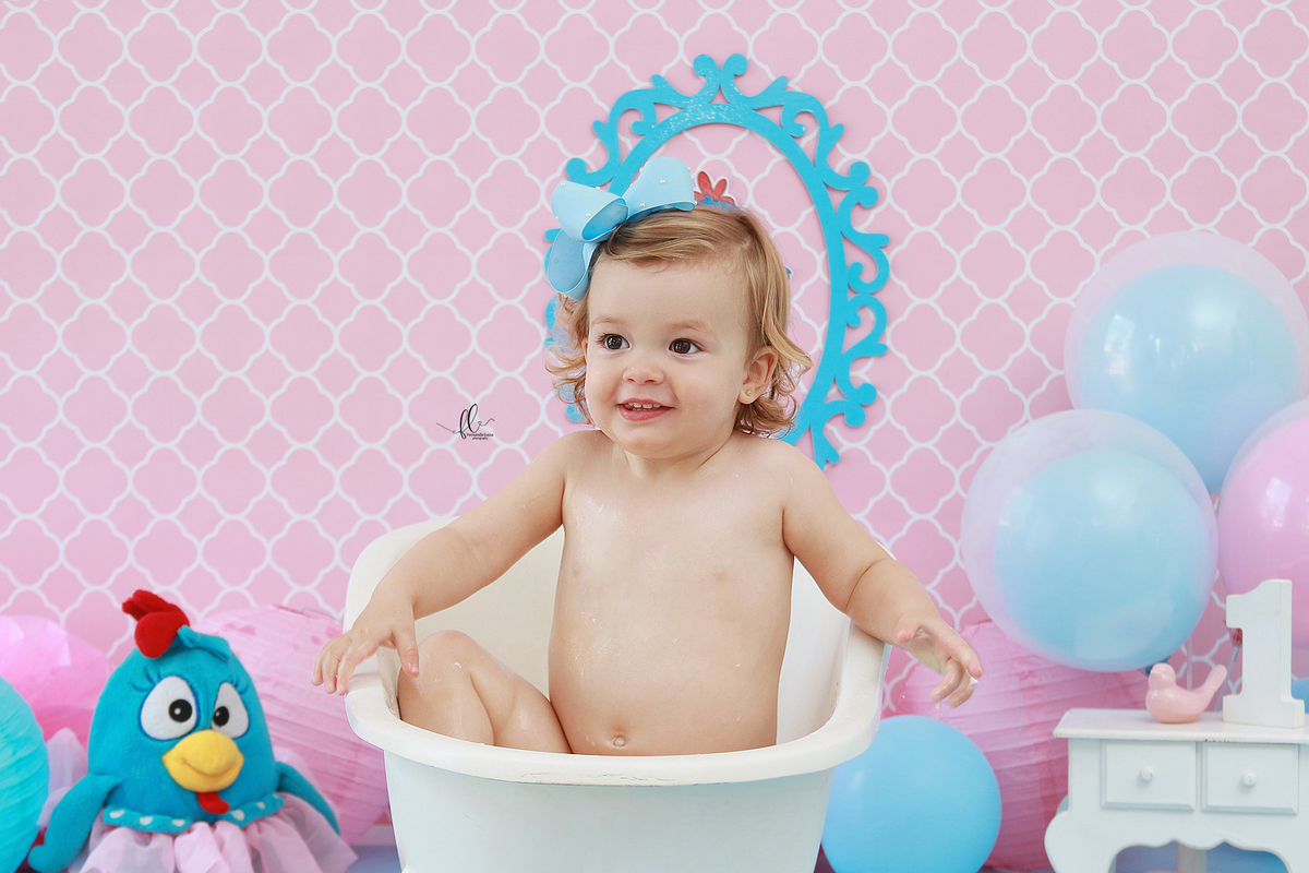 smash galinha pintadinha rosa,smash the cake,sessão smash the cake, cake smash,smash the cake galinha pintadinha rosa,smash the cake cenário galinha pintadinha rosa,galinha rosa,smash the cake para menina,sessão de um ano no tema galinha pintadinha