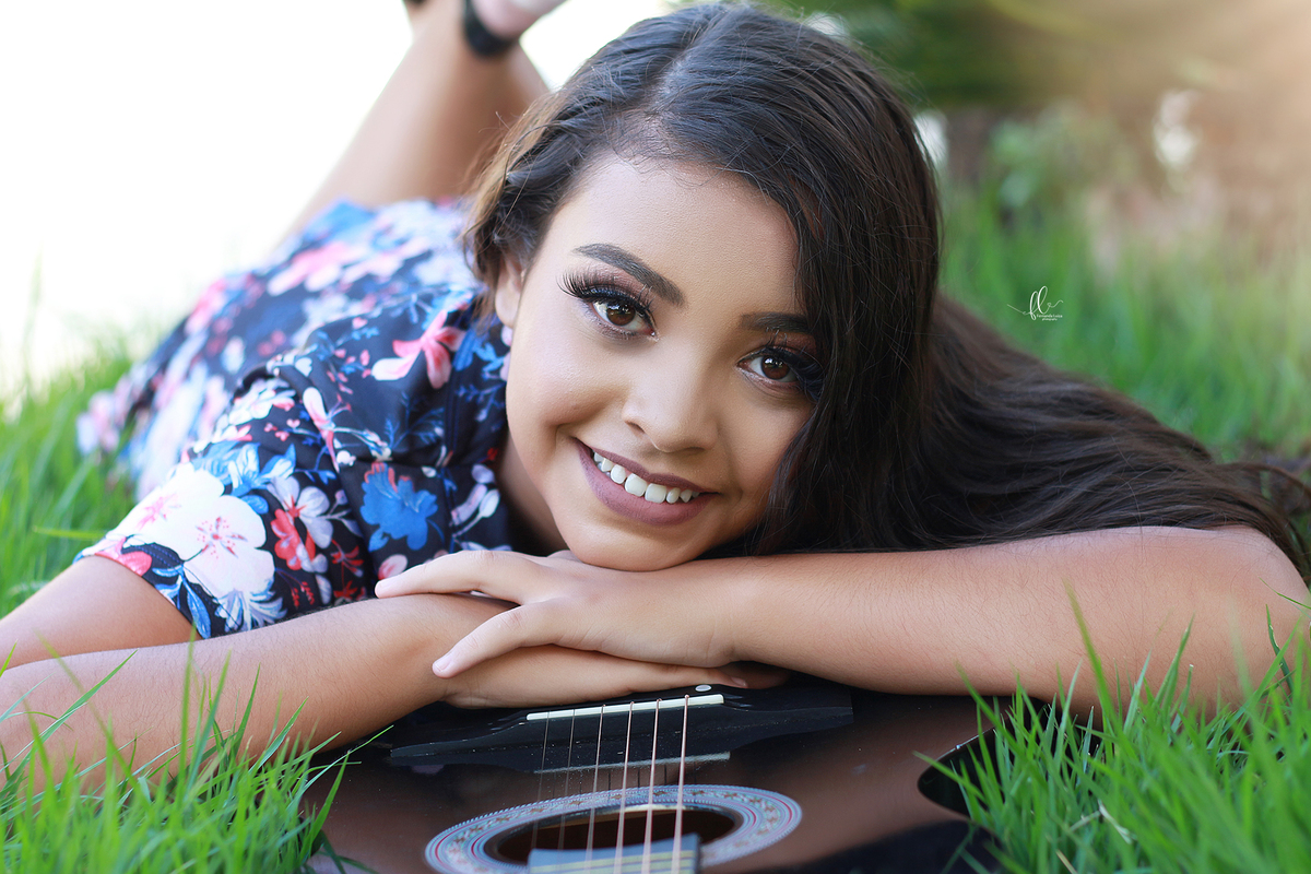 ensaio de 15 anos, sessão de 15 anos,ensaio debutante,ideias de ensaio de 15 anos,ideias de sessão 15 anos,15 anos,fotos de 15 anos, ideias de fotos 15 anos, violão, ideias de fotos com violão. ideias com violão 15 anos. 15 anos com violão