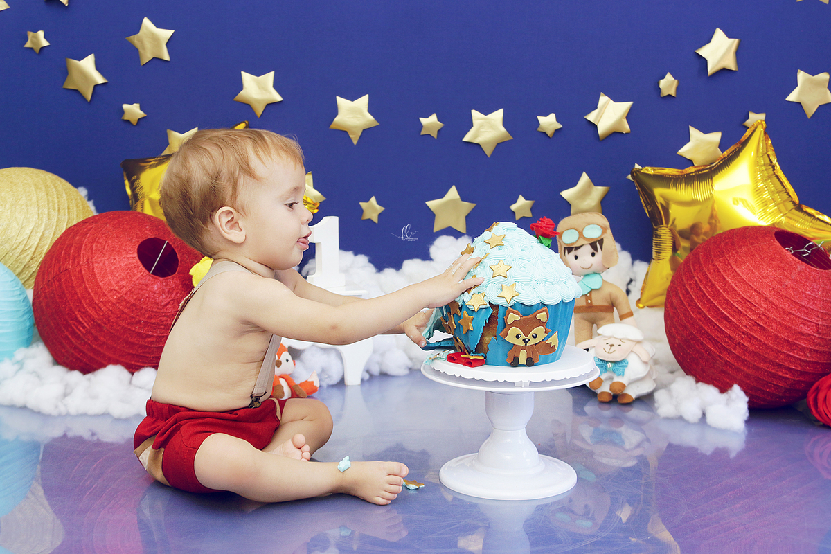 smash pequeno princip,smash the cake,sessão smash the cake, cake smash,smash the cake tema pequeno principe,smash the cake cenário pequeno principe,principe,pequeno principe,smash the cake para menino,sessão de um ano no tema pequeno principe, principe,