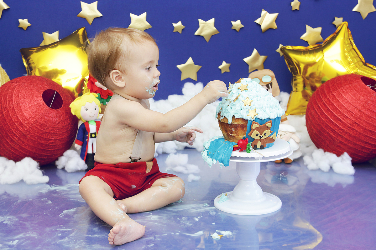 smash pequeno princip,smash the cake,sessão smash the cake, cake smash,smash the cake tema pequeno principe,smash the cake cenário pequeno principe,principe,pequeno principe,smash the cake para menino,sessão de um ano no tema pequeno principe, principe,