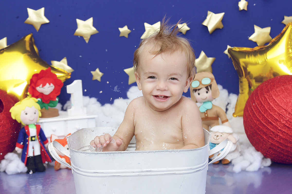 smash pequeno princip,smash the cake,sessão smash the cake, cake smash,smash the cake tema pequeno principe,smash the cake cenário pequeno principe,principe,pequeno principe,smash the cake para menino,sessão de um ano no tema pequeno principe, principe,