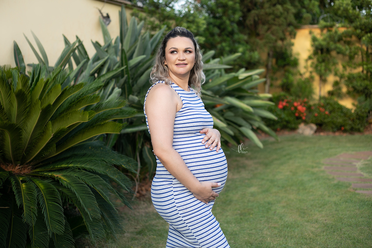 mundo azul,gestante,fotos no eucalipto, ensaio gestante, ensaio fotografico de gravida, fotos de gravida, gravida linda, ideias para ensaio gestante, ideias para gestantes,cha de bebe,recem nascido,mãe de menino,fotos gestante, fotos com irmão