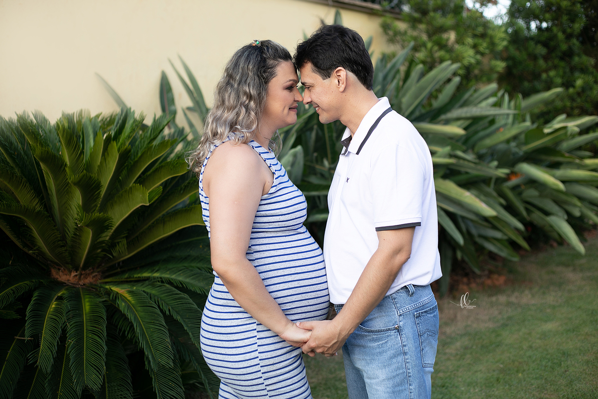 mundo azul,gestante,fotos no eucalipto, ensaio gestante, ensaio fotografico de gravida, fotos de gravida, gravida linda, ideias para ensaio gestante, ideias para gestantes,cha de bebe,recem nascido,mãe de menino,fotos gestante, fotos com irmão