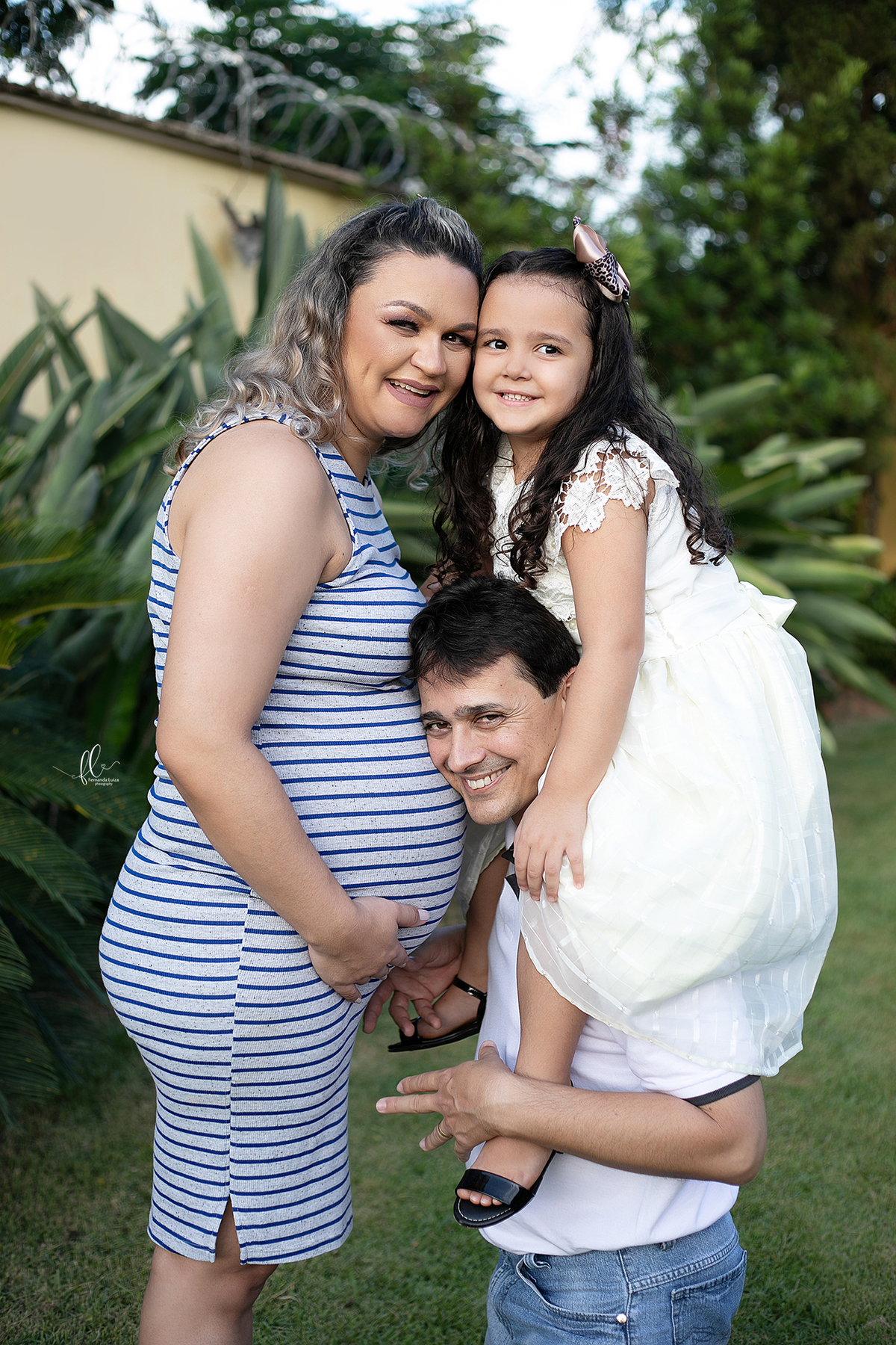 mundo azul,gestante,fotos no eucalipto, ensaio gestante, ensaio fotografico de gravida, fotos de gravida, gravida linda, ideias para ensaio gestante, ideias para gestantes,cha de bebe,recem nascido,mãe de menino,fotos gestante, fotos com irmão