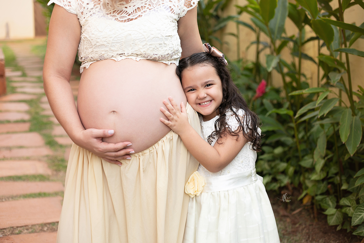mundo azul,gestante,fotos no eucalipto, ensaio gestante, ensaio fotografico de gravida, fotos de gravida, gravida linda, ideias para ensaio gestante, ideias para gestantes,cha de bebe,recem nascido,mãe de menino,fotos gestante, fotos com irmão