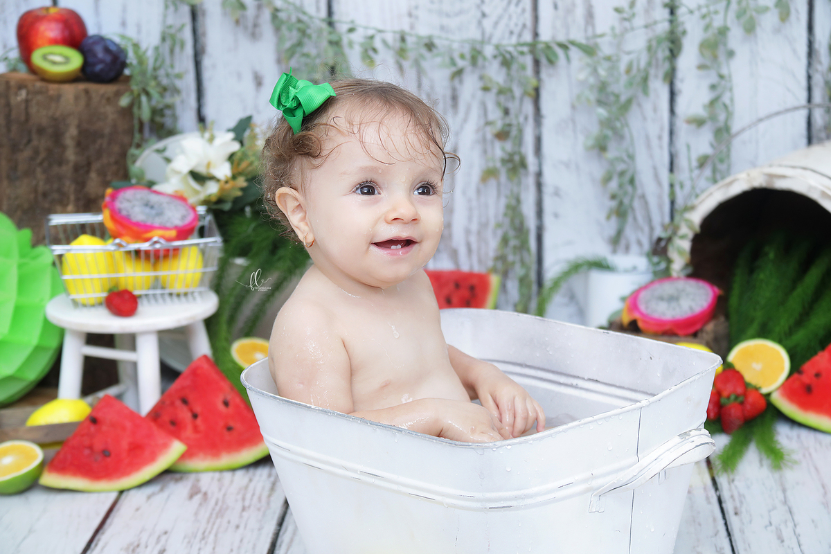 smash the fruit,ideias de sessão com melancia,cake smash,smash the fruit, ideias smash the fruit , melancia, sessão melancia, ,smash the fruit para menina,sessão de um ano no tema frutinhas ,sessao frutinhas, melancia, frutinhas, sessao com morangos