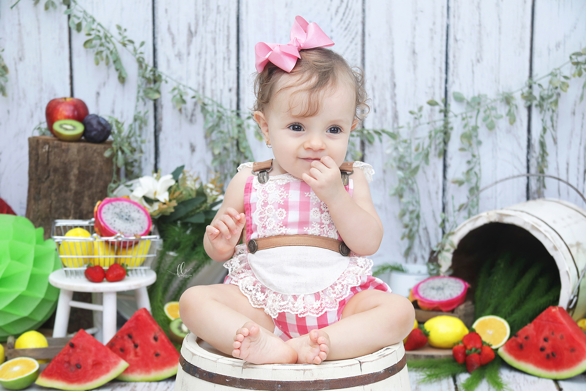smash the fruit,ideias de sessão com melancia,cake smash,smash the fruit, ideias smash the fruit , melancia, sessão melancia, ,smash the fruit para menina,sessão de um ano no tema frutinhas ,sessao frutinhas, melancia, frutinhas, sessao com morangos