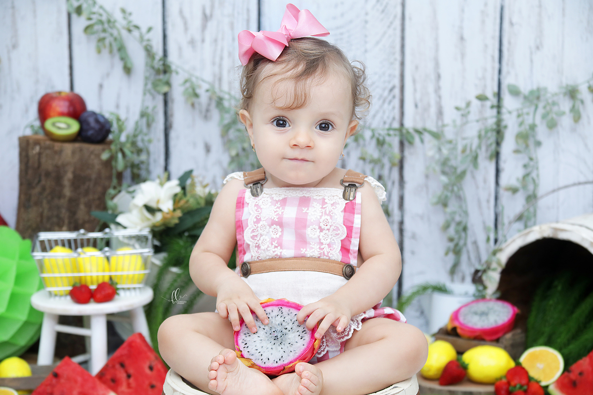 smash the fruit,ideias de sessão com melancia,cake smash,smash the fruit, ideias smash the fruit , melancia, sessão melancia, ,smash the fruit para menina,sessão de um ano no tema frutinhas ,sessao frutinhas, melancia, frutinhas, sessao com morangos