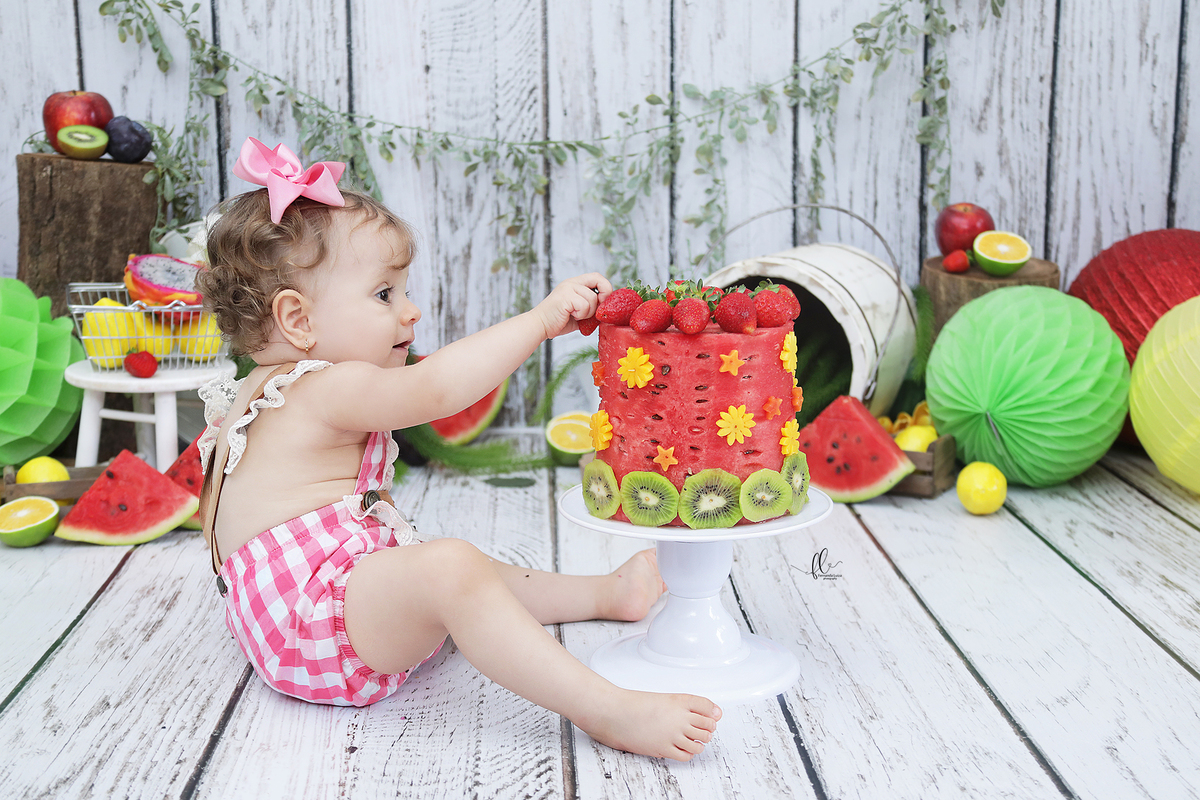 smash the fruit,ideias de sessão com melancia,cake smash,smash the fruit, ideias smash the fruit , melancia, sessão melancia, ,smash the fruit para menina,sessão de um ano no tema frutinhas ,sessao frutinhas, melancia, frutinhas, sessao com morangos
