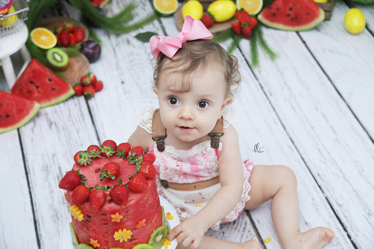 smash the fruit,ideias de sessão com melancia,cake smash,smash the fruit, ideias smash the fruit , melancia, sessão melancia, ,smash the fruit para menina,sessão de um ano no tema frutinhas ,sessao frutinhas, melancia, frutinhas, sessao com morangos