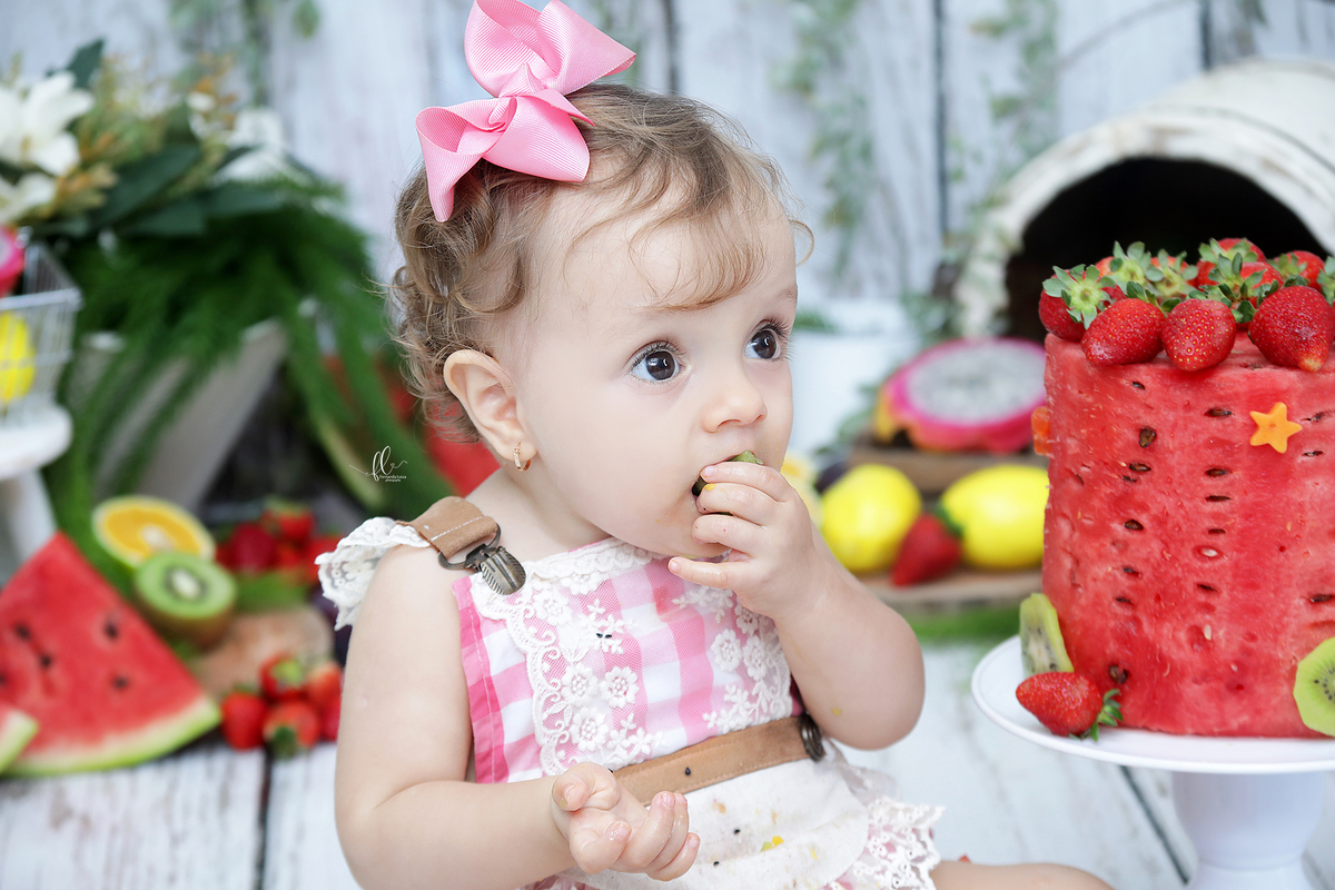 smash the fruit,ideias de sessão com melancia,cake smash,smash the fruit, ideias smash the fruit , melancia, sessão melancia, ,smash the fruit para menina,sessão de um ano no tema frutinhas ,sessao frutinhas, melancia, frutinhas, sessao com morangos