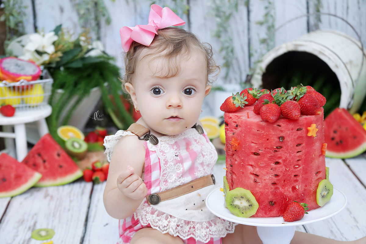 smash the fruit,ideias de sessão com melancia,cake smash,smash the fruit, ideias smash the fruit , melancia, sessão melancia, ,smash the fruit para menina,sessão de um ano no tema frutinhas ,sessao frutinhas, melancia, frutinhas, sessao com morangos