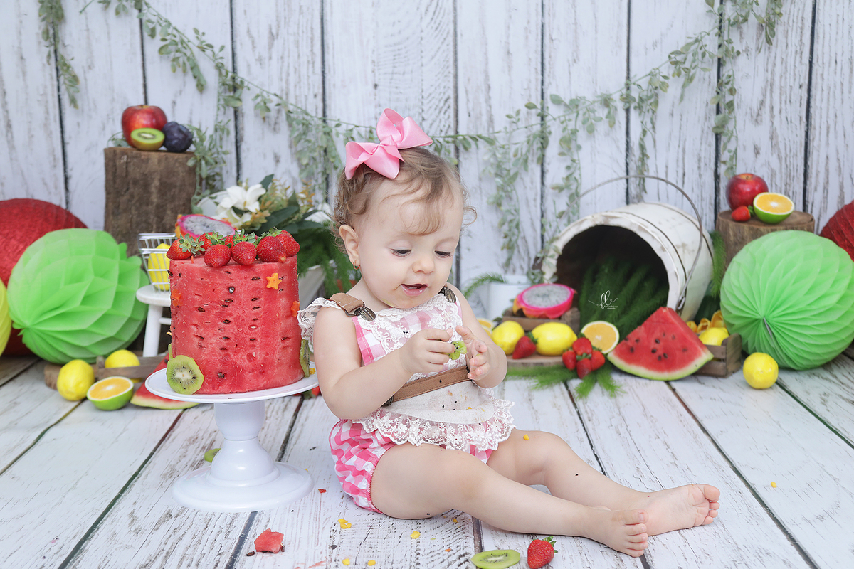 smash the fruit,ideias de sessão com melancia,cake smash,smash the fruit, ideias smash the fruit , melancia, sessão melancia, ,smash the fruit para menina,sessão de um ano no tema frutinhas ,sessao frutinhas, melancia, frutinhas, sessao com morangos