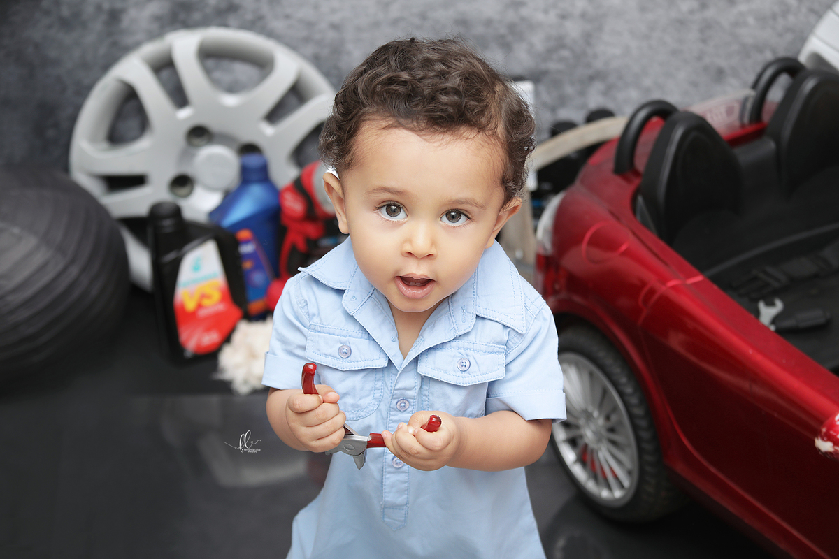 smash the cake, smash the cake menino, smash menino. ideias de smash the cake menino, ideias de sessão de um ano menino, sessão de menino, mecanico, smash the cake mecanico, oficina mecanica smash the cake oficina, sessão oficina mecanica, carro, pneu, 