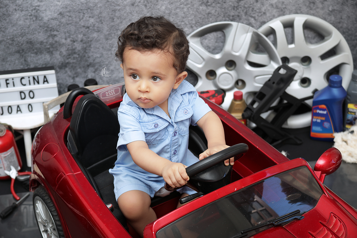 smash the cake, smash the cake menino, smash menino. ideias de smash the cake menino, ideias de sessão de um ano menino, sessão de menino, mecanico, smash the cake mecanico, oficina mecanica smash the cake oficina, sessão oficina mecanica, carro, pneu, 