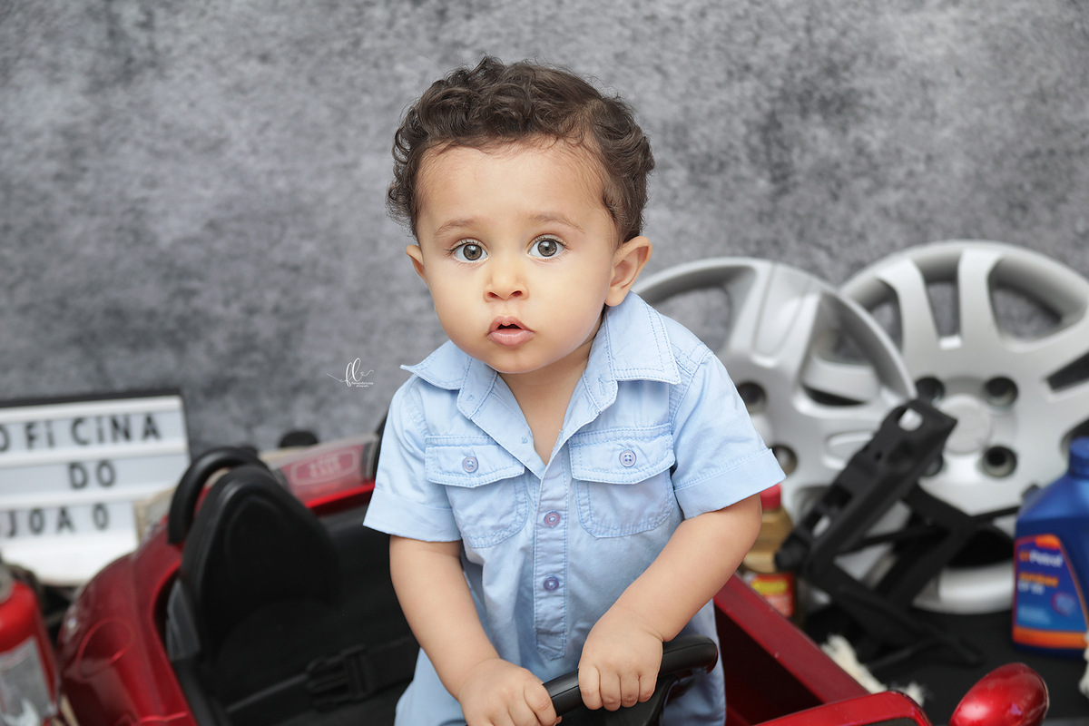 smash the cake, smash the cake menino, smash menino. ideias de smash the cake menino, ideias de sessão de um ano menino, sessão de menino, mecanico, smash the cake mecanico, oficina mecanica smash the cake oficina, sessão oficina mecanica, carro, pneu, 