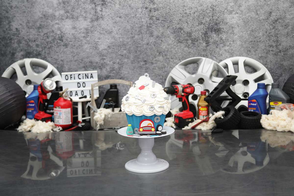 smash the cake, smash the cake menino, smash menino. ideias de smash the cake menino, ideias de sessão de um ano menino, sessão de menino, mecanico, smash the cake mecanico, oficina mecanica smash the cake oficina, sessão oficina mecanica, carro, pneu, 