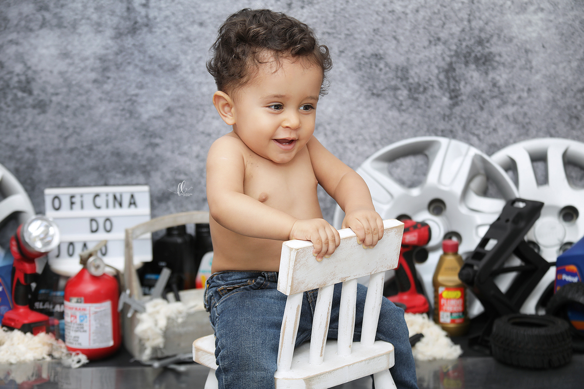 smash the cake, smash the cake menino, smash menino. ideias de smash the cake menino, ideias de sessão de um ano menino, sessão de menino, mecanico, smash the cake mecanico, oficina mecanica smash the cake oficina, sessão oficina mecanica, carro, pneu, 