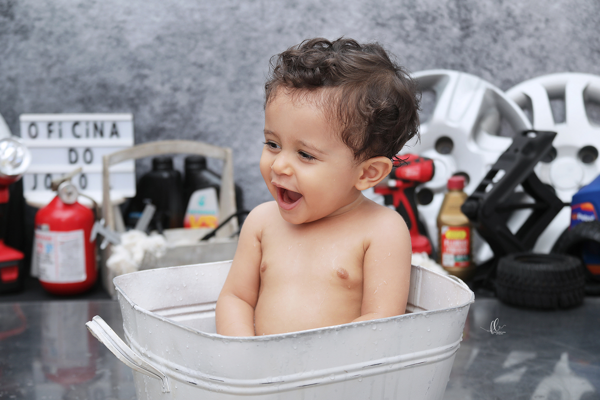 smash the cake, smash the cake menino, smash menino. ideias de smash the cake menino, ideias de sessão de um ano menino, sessão de menino, mecanico, smash the cake mecanico, oficina mecanica smash the cake oficina, sessão oficina mecanica, carro, pneu, 