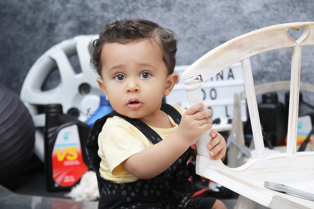 smash the cake, smash the cake menino, smash menino. ideias de smash the cake menino, ideias de sessão de um ano menino, sessão de menino, mecanico, smash the cake mecanico, oficina mecanica smash the cake oficina, sessão oficina mecanica, carro, pneu, 