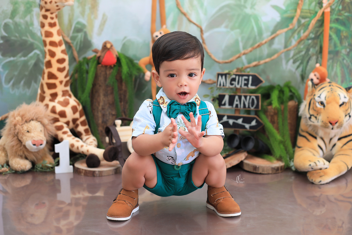 smash, smash the cake, ideias safari, ideias no tema safari, sessão do bolinho, cake smash, smash the cake tema safari , smash the cake cenário safari, selva,bolo safari ,smash the cake para menino,sessão de um ano no tema safari,safari, bichos, animais